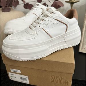 Steve Madden platform sneaker